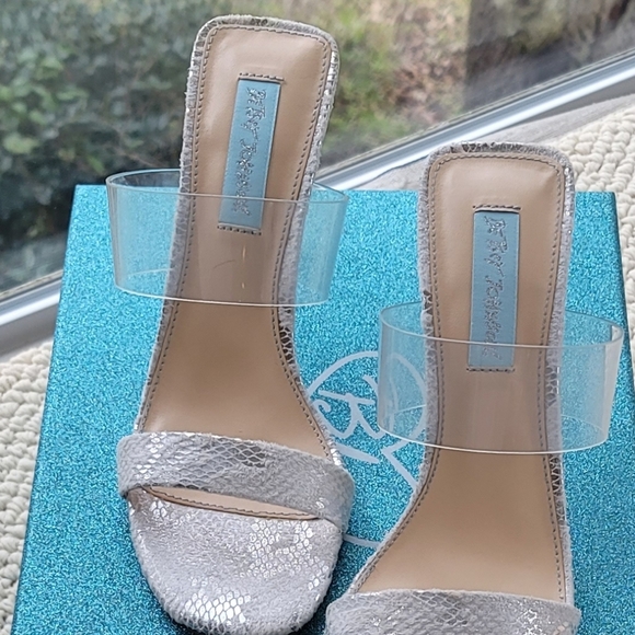 Snake Skin Slip On by Betsey Johnson box not included - Picture 7 of 14